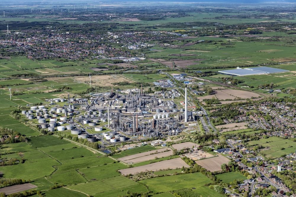 Aerial image Hemmingstedt - Refinery equipment and management systems on the factory premises of the mineral oil producer Heide Refinery GmbH in Hemmingstedt in Schleswig-Holstein
