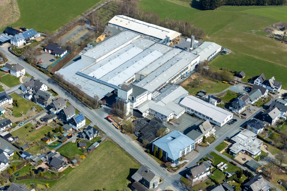 Aerial image Eversberg - Building and production halls on the factory premises of MOeLLER GmbH & Co. KG in Eversberg in the Sauerland in the state of North Rhine-Westphalia, Germany