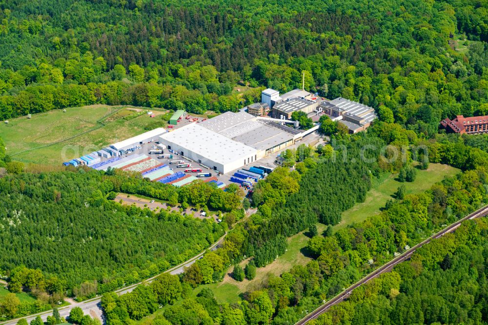 Aerial photograph Aumühle - Building and production halls on the premises of Nestle Waters Deutschland Aktiengesellschaft in Aumuehle in the state Schleswig-Holstein, Germany
