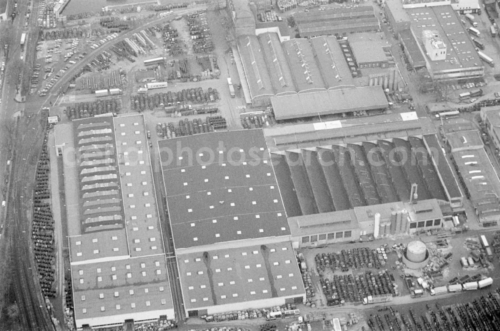 Aerial image Berlin - Building and production halls on the premises Norddeutsche Kabelwerke AG in the district Neukoelln in Berlin, Germany