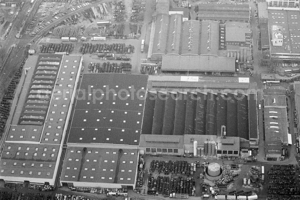 Aerial photograph Berlin - Building and production halls on the premises Norddeutsche Kabelwerke AG in the district Neukoelln in Berlin, Germany