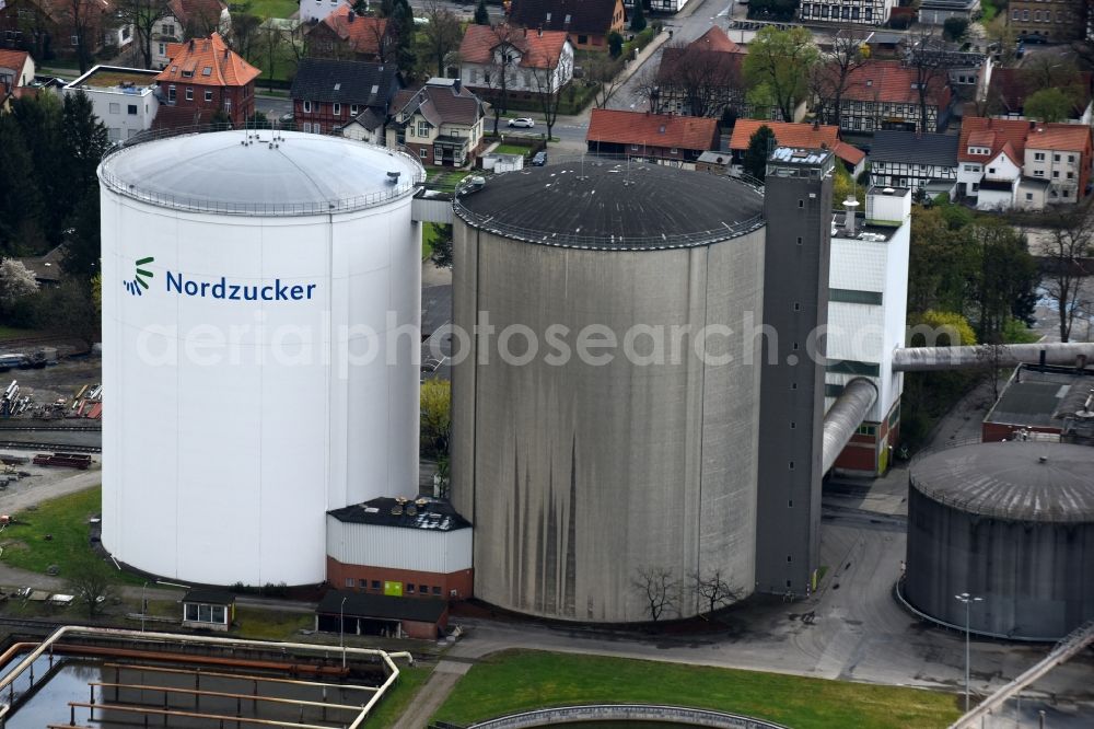 Schladen from the bird's eye view: Building and production halls on the premises of Nordzucker an der Bahnhofstrasse in Schladen in the state Lower Saxony