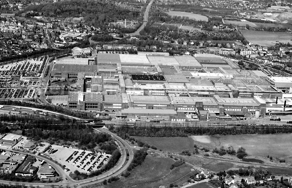 Aerial image Bochum - Building and production halls on the premises of Opel - AG in the district Langendreer in Bochum in the state North Rhine-Westphalia, Germany