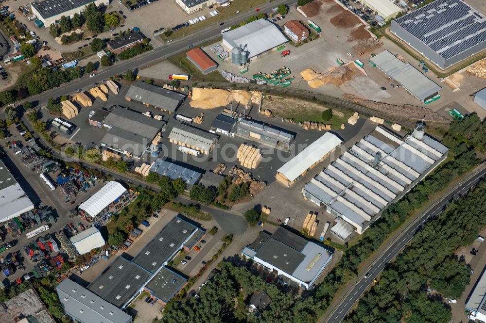 Aerial image Lüneburg - Building and production halls on the premises Palettenfabrik Lueneburg GmbH on Gebrueder-Heyn-Strasse in Lueneburg in the state Lower Saxony, Germany
