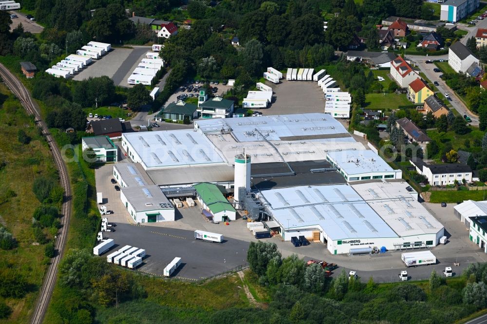 Aerial photograph Schönberg - Building and production halls on the premises of PALMBERG Bueroeinrichtungen + Service GmbH Am Palmberg in Schoenberg in the state Mecklenburg - Western Pomerania, Germany