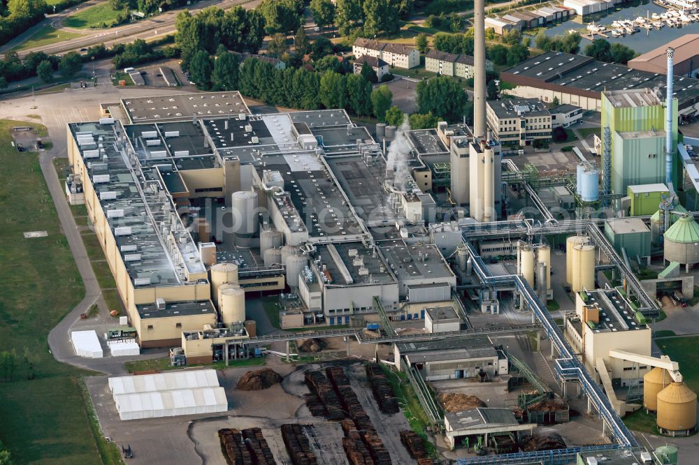 Karlsruhe from the bird's eye view: Building and production halls on the premises of Papierfabrik Stora Enso on the Rhine river on street Mitscherlichstrasse in Karlsruhe in the state Baden-Wurttemberg, Germany
