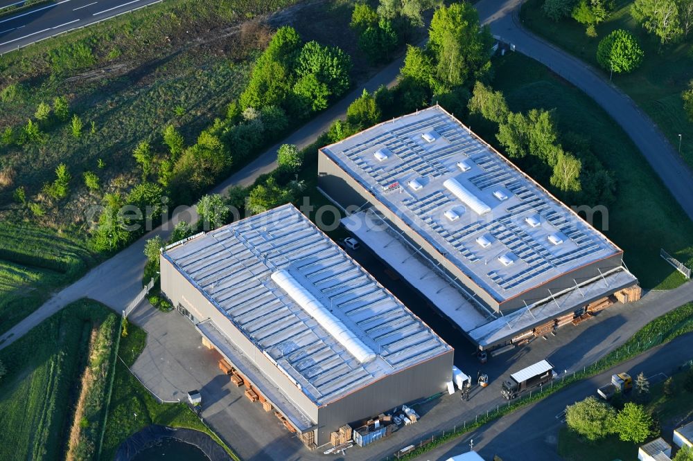 Aerial photograph Oberkrämer - Building and production halls on the premises of Parkett Hinterseer GmbH Am Elsgraben in Oberkraemer in the state Brandenburg, Germany