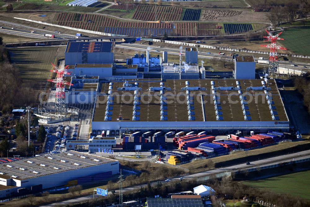 Aerial image München - Building and production halls on the premises of the brewery Paulaner Brauerei in the district Lochhausen in Munich in the state Bavaria, Germany