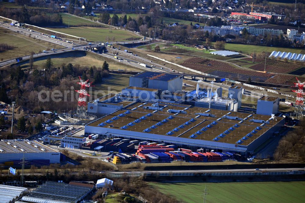 Aerial photograph München - Building and production halls on the premises of the brewery Paulaner Brauerei in the district Lochhausen in Munich in the state Bavaria, Germany