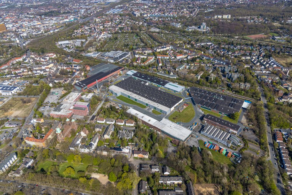 Aerial image Gelsenkirchen - Building and production halls on the premises of Pilkington Deutschland AG in the district Rotthausen in Gelsenkirchen at Ruhrgebiet in the state North Rhine-Westphalia, Germany
