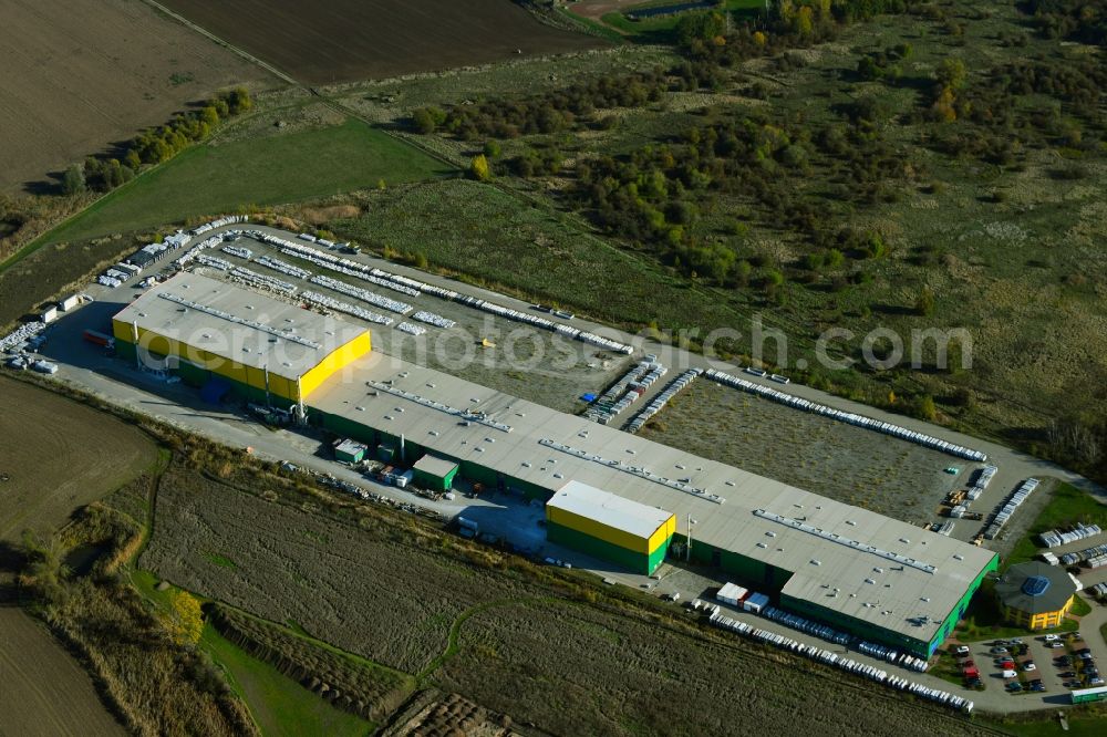 Magdeburg from the bird's eye view: Building and production halls on the premises of Quartzforms Spa in the district Gewerbegebiet Nord in Magdeburg in the state Saxony-Anhalt, Germany