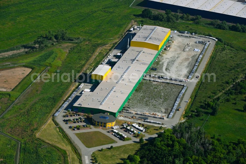 Aerial image Magdeburg - Building and production halls on the premises of Quartzforms Spa in the district Gewerbegebiet Nord in Magdeburg in the state Saxony-Anhalt, Germany