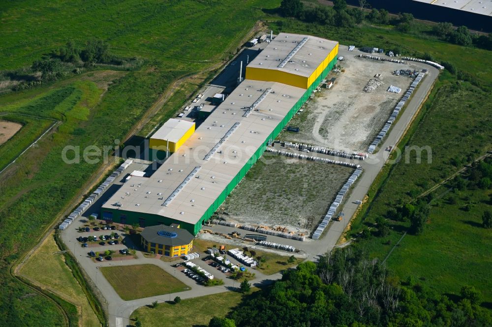 Aerial photograph Magdeburg - Building and production halls on the premises of Quartzforms Spa in the district Gewerbegebiet Nord in Magdeburg in the state Saxony-Anhalt, Germany