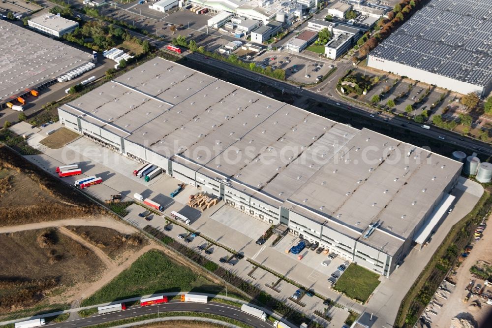 Aerial image Worms - Building and production halls on the premises of ROWE Mineraloelwerk GmbH in Worms in the state Rhineland-Palatinate, Germany