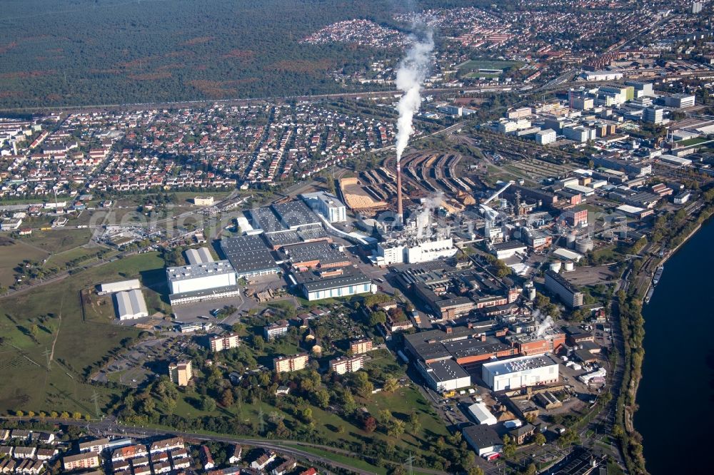 Mannheim from the bird's eye view: Building and production halls on the premises of SCA HYGIENE PRODUCTS GmbH in the district Waldhof in Mannheim in the state Baden-Wuerttemberg, Germany