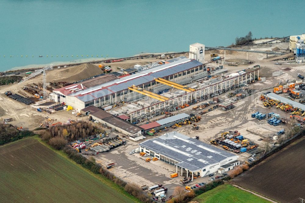Aerial photograph Lahr/Schwarzwald - Building and production halls on the premises of Schwarzwaelof Beton-Fertigteile-Werk GmbH & Co. KG Am Waldmattensee in Lahr/Schwarzwald in the state Baden-Wurttemberg, Germany