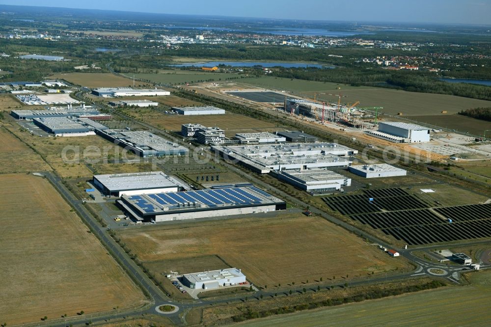 Aerial photograph Bitterfeld-Wolfen - Building and production halls on the premises of Solibro GmbH on Sonnenallee in the district Thalheim in Bitterfeld-Wolfen in the state Saxony-Anhalt, Germany