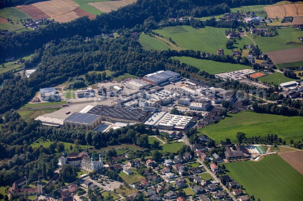 Aerial photograph Attnang-Puchheim - Building and production halls on the premises S. Spitz GmbH on Gmundner Strasse in Attnang-Puchheim in Oberoesterreich, Austria