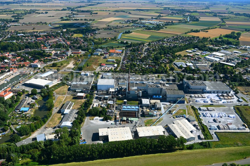Glückstadt from the bird's eye view: Building and production halls on the premises of Steinbeis Papier GmbH on street Stadtstrasse in the district Am Herzhorner Rhin in Glueckstadt in the state Schleswig-Holstein, Germany