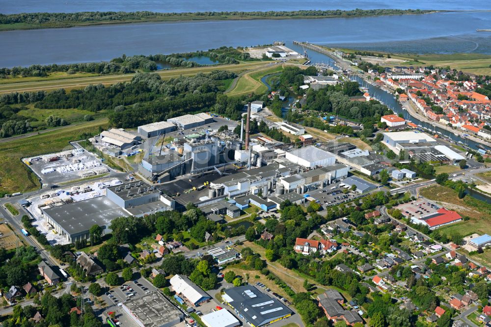 Aerial photograph Glückstadt - Building and production halls on the premises of Steinbeis Papier GmbH on street Stadtstrasse in the district Am Herzhorner Rhin in Glueckstadt in the state Schleswig-Holstein, Germany