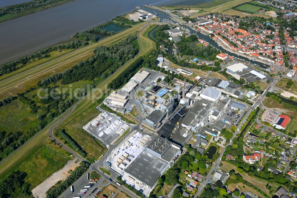 Aerial photograph Glückstadt - Building and production halls on the premises of Steinbeis Papier GmbH on street Stadtstrasse in the district Am Herzhorner Rhin in Glueckstadt in the state Schleswig-Holstein, Germany