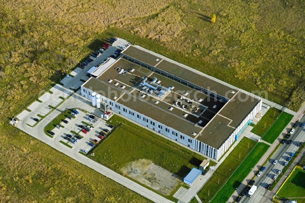 Berlin from the bird's eye view: Building and production halls on the premises of Swissbit Germany AG in CleanTech Business Park in the district Marzahn in Berlin, Germany