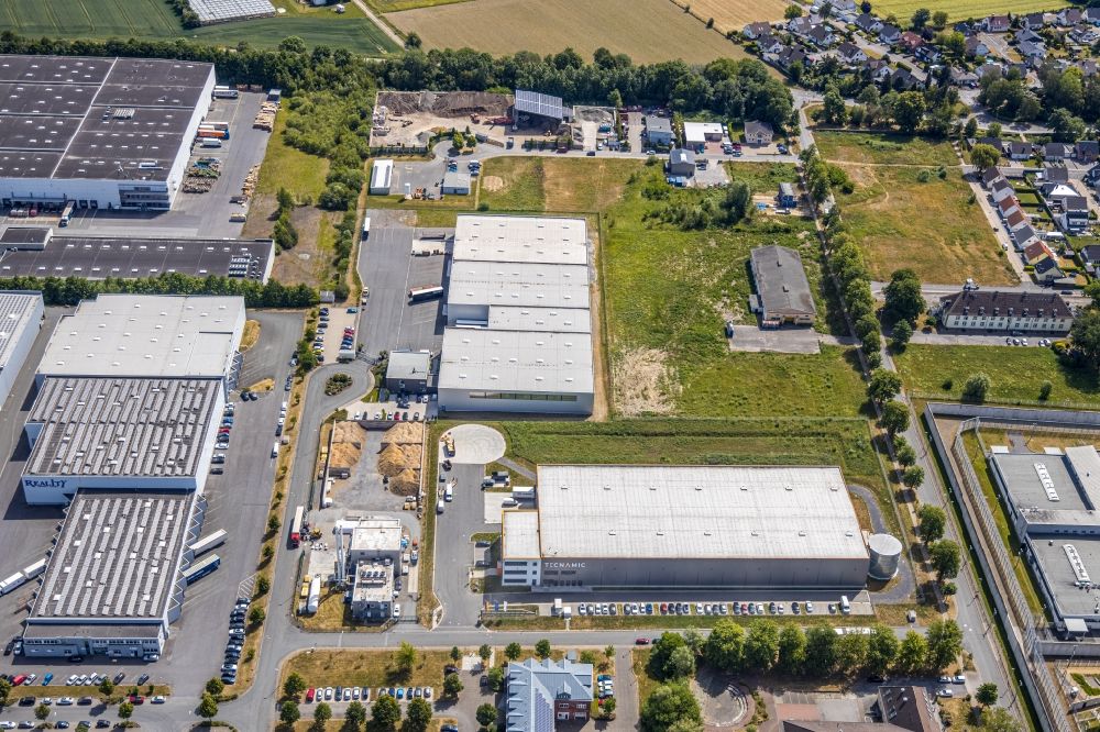 Aerial image Werl - Building and production halls on the premises of Tecnonic GmbH on Zunftweg and logistics building of Kulle Logistik GmbH & Co. KG on Lohdiecksweg in the district Westoennen in Werl in the state North Rhine-Westphalia, Germany