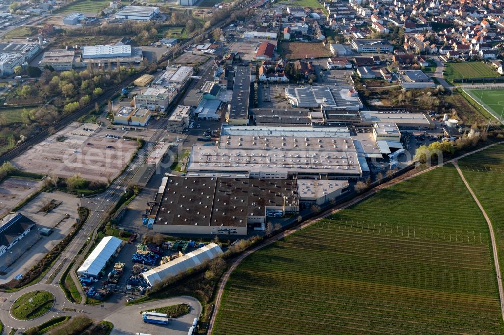 Aerial photograph Edenkoben - Building and production halls on the premises of Tenneco Automotive Deutschland GmbH in Edenkoben in the state Rhineland-Palatinate