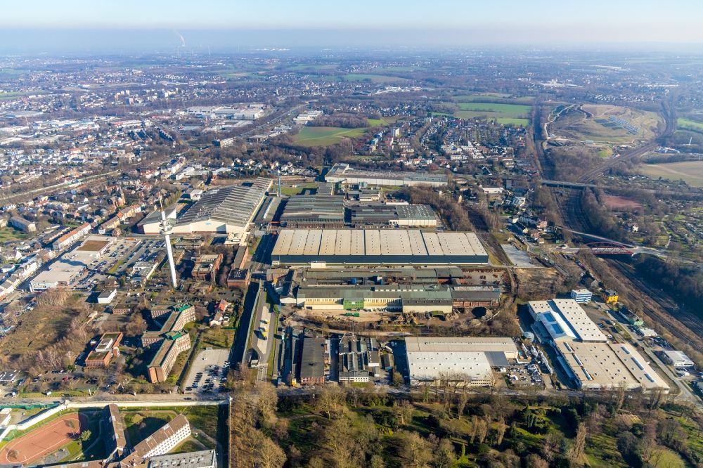 Aerial photograph Bochum - Building and production halls on the work area of the ThyssenKrupp Steel AG work Bochum NO in the district of Harpen in Bochum in the federal state North Rhine-Westphalia