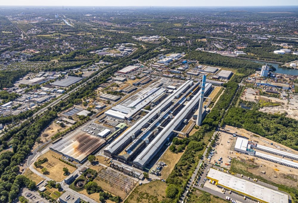 Essen from above - Building and production halls on the premises of Trimet Aluminium SE in the district Bergeborbeck in Essen in the state North Rhine-Westphalia, Germany