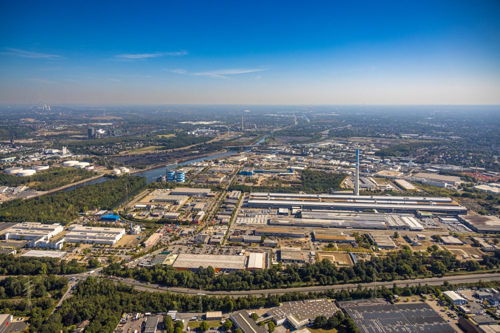 Aerial image Essen - Building and production halls on the premises of Trimet Aluminium SE in the district Bergeborbeck in Essen in the state North Rhine-Westphalia, Germany