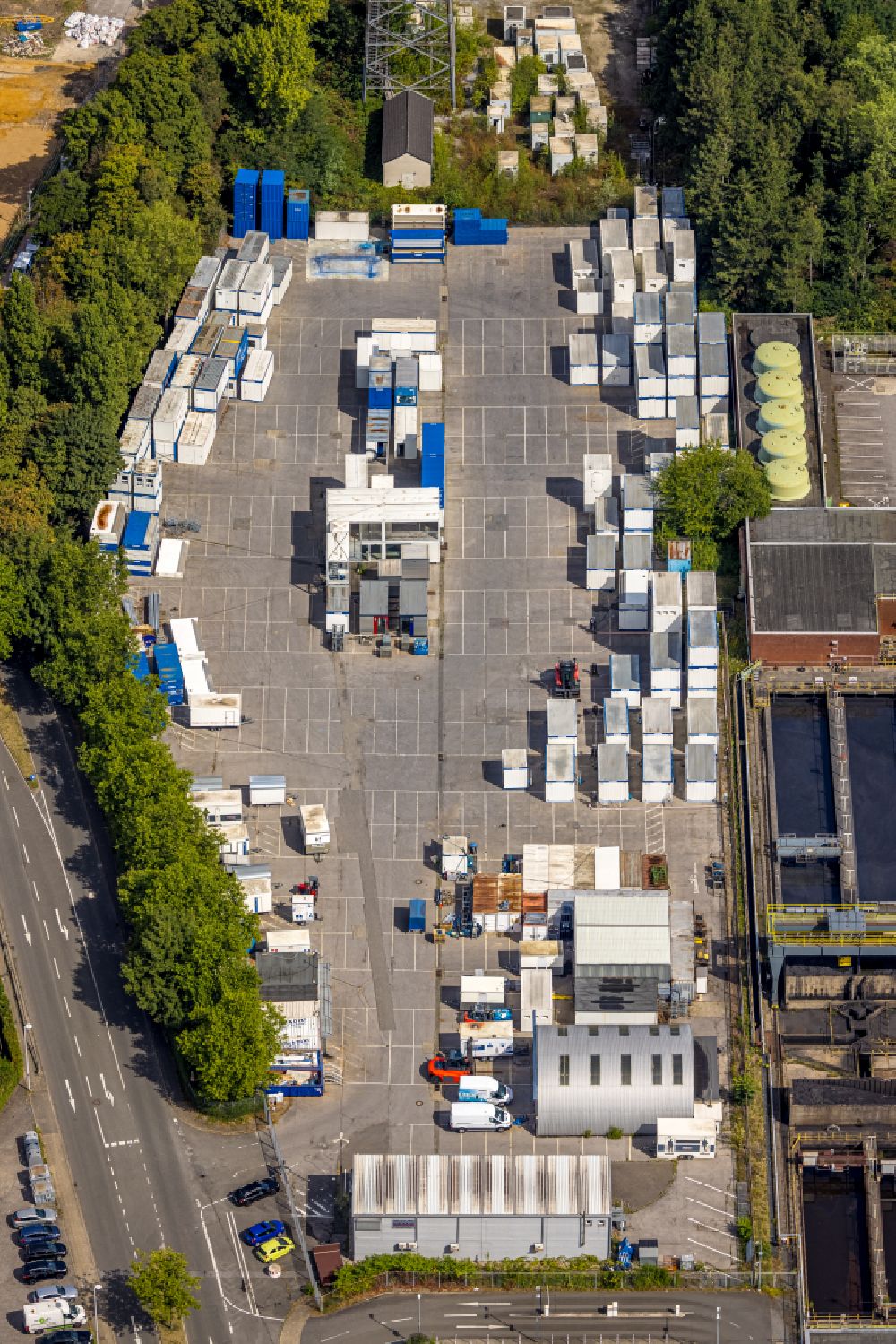 Aerial photograph Mülheim an der Ruhr - Container Parking on the site Vallourec Deutschland GmbH in Muelheim in the Ruhr area in North Rhine-Westphalia