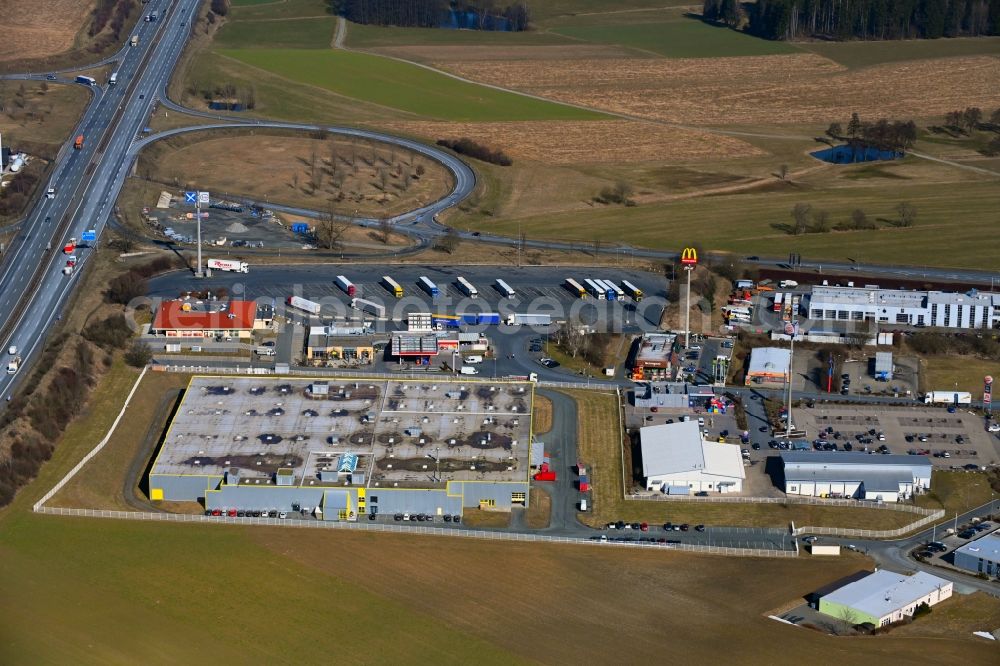 Münchberg from above - Building and production halls on the premises Vescom Textiles GmbH in Muenchberg in the state Bavaria, Germany