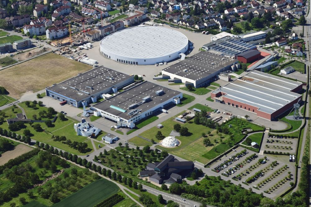 Aerial photograph Weil am Rhein - Building and production halls on the premises of the furniture manufacturer Vitra in Weil am Rhein in the state of Baden- Wuerttemberg form a unique ensemble of contemporary architecture. The buildings of many renowned architects lure design and architecture lovers and students in the city on the border triangle near Basel
