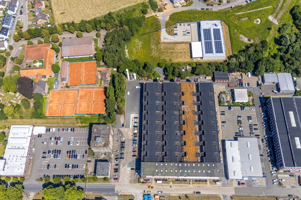 Aerial image Witten - Building and production halls on the premises of VTN Witten GmbH overlooking the local tennis court ensemble in the district Ruedinghausen in Witten in the state North Rhine-Westphalia, Germany