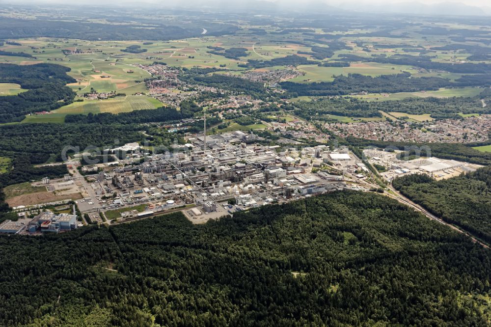 Burgkirchen an der Alz from above - Building and production halls on the premises of the chemical manufacturers Dyneon in Burgkirchen an der Alz in the state Bavaria