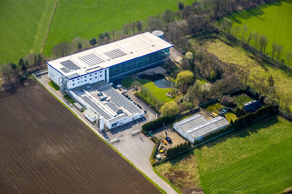 Aerial photograph Obrighoven-Lackhausen - Building and production halls on the premises of Wilhelm Taubert GmbH on street Am Schornacker in Obrighoven-Lackhausen in the state North Rhine-Westphalia, Germany