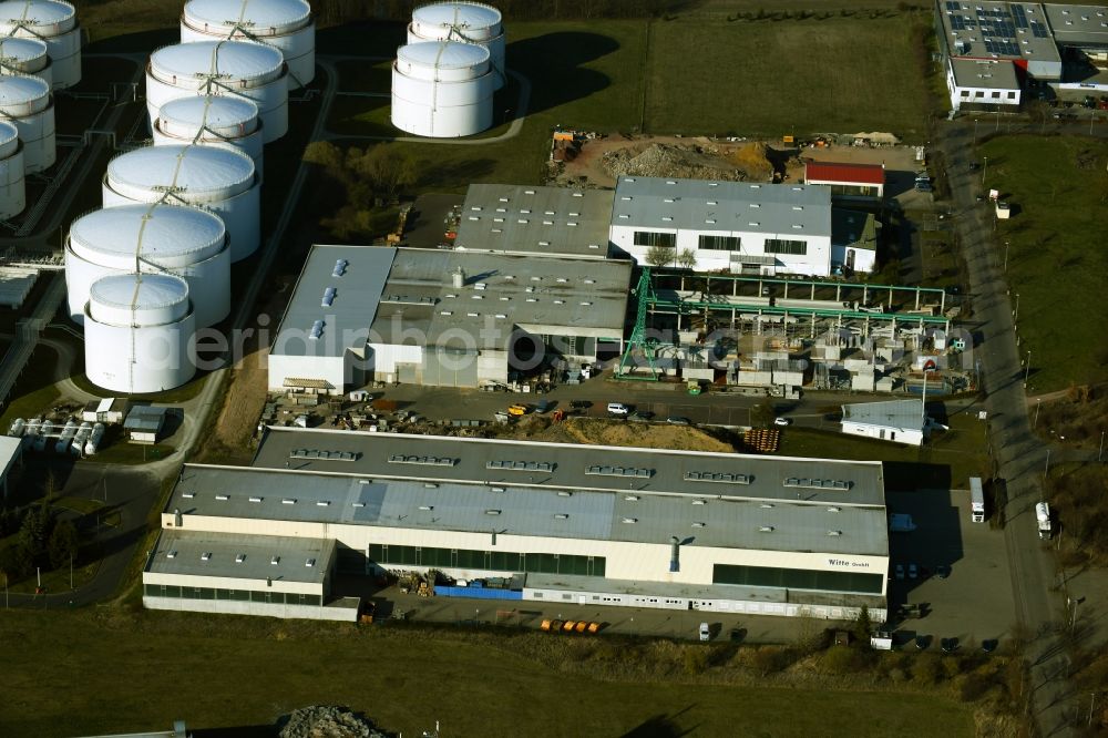 Emleben from the bird's eye view: Buildings and production halls on the site of the engineering company of Witte GmbH Oberflaechentechnik Am Koepfchen in Emleben in the state Thuringia, Germany