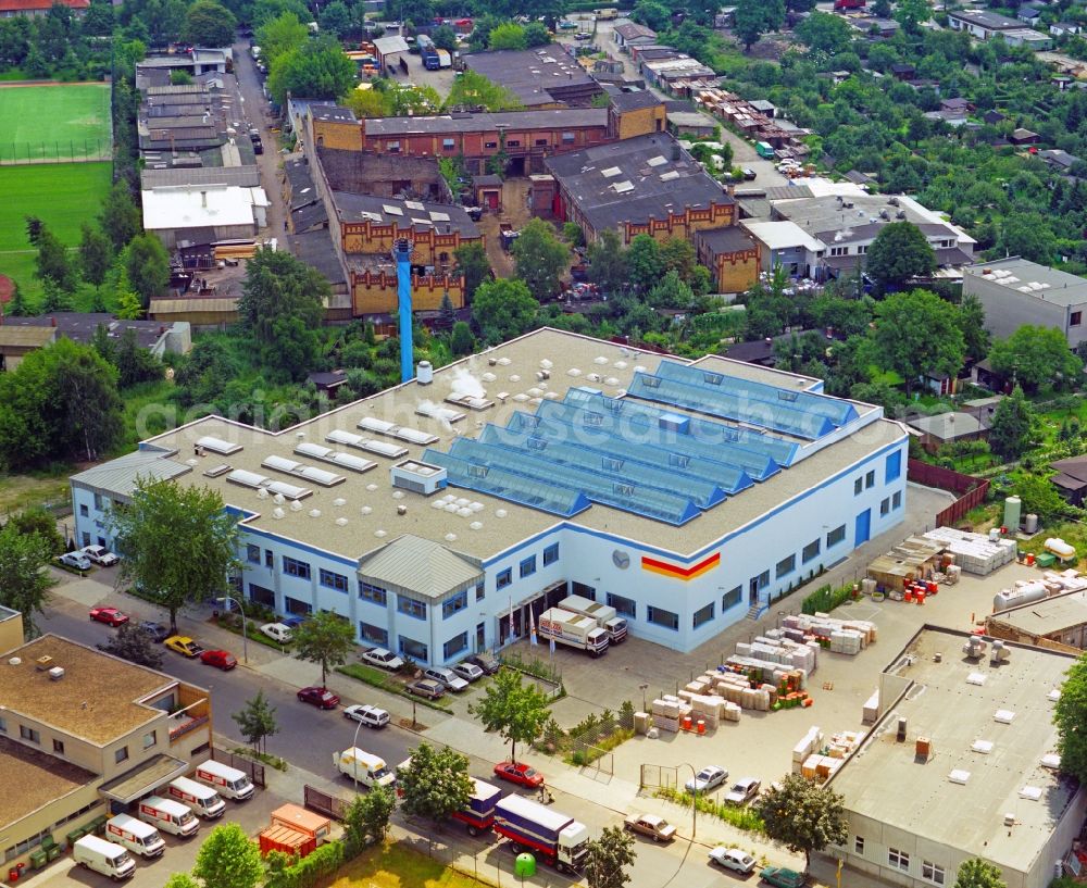 Aerial image Berlin - Buildings and production halls on the factory premises of the large laundry on Kuehnemannstrasse in the district Schoenholz in Berlin, Germany