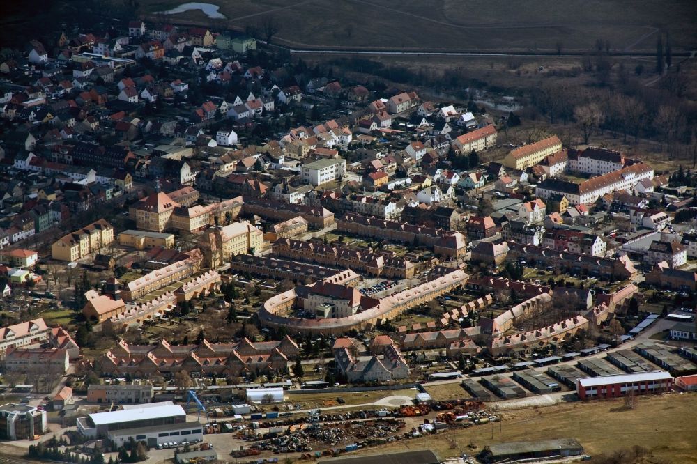 Wittenberg OT Piesteritz from the bird's eye view: The Piesteritzer employee housing is the largest car-free housing development in Germany. From 1916 to 1919, the garden city was built to plans by Paul Schmitthenner and Otto Rudolf Salvisberg for about 2000 employees of the adjacent nitrogen plant. It was recorded in 1986 in the list of monuments of the GDR and has since become a historical monument