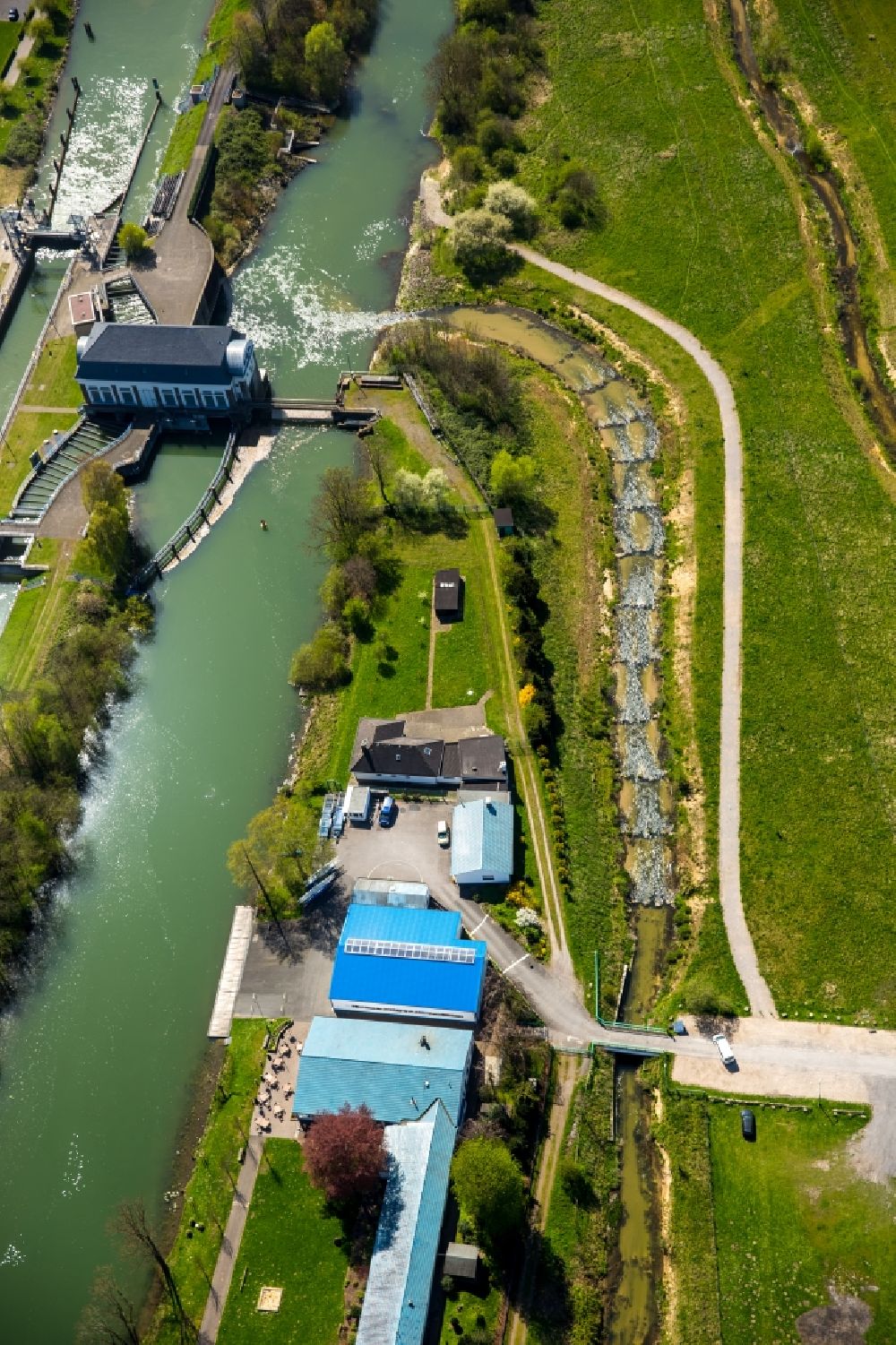 Hamm from above - View of the Western part of the Lippeauen and Lippewiesen area on the riverbanks of Lippe and Datteln-Hamm- Canal in the North of the town of Hamm in the state of North Rhine-Westphalia. Tennis courts and a rowing club are located here