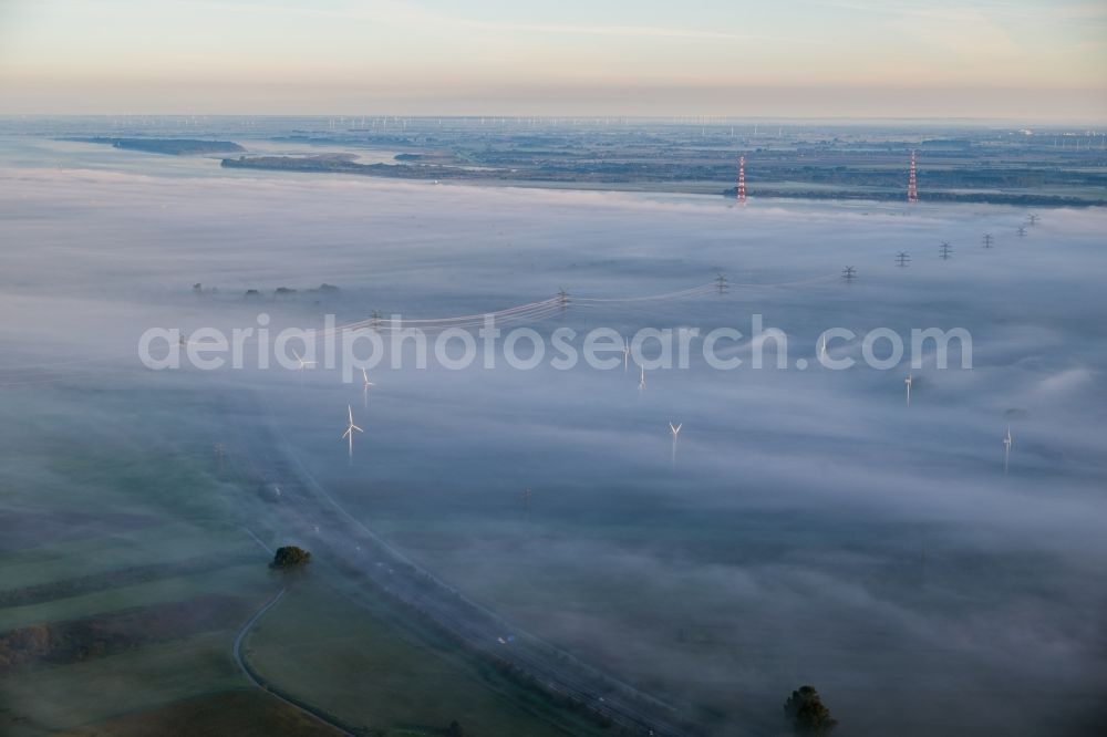 Aerial photograph Hollern-Twielenfleth - Weather-induced wind energy installations embedded in a fog layer in Hollern-Twielenfleth in the state Lower Saxony, Germany
