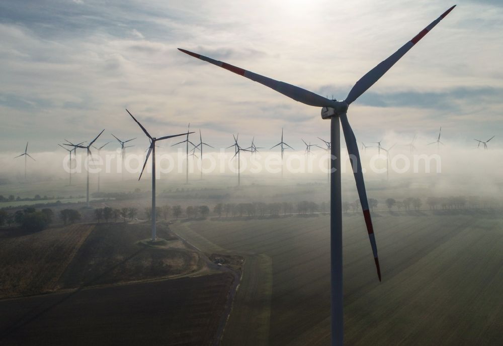 Aerial photograph Sieversdorf - Weather-induced wind energy installations embedded in a fog layer in Sieversdorf in the state Brandenburg, Germany