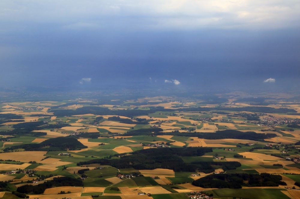 Aerial photograph Buch am Erlbach - Weather conditions with cloud formation and thunderstorm promise rain in the dry agricultural landscape at Buch am Erlbach in the state Bavaria, Germany