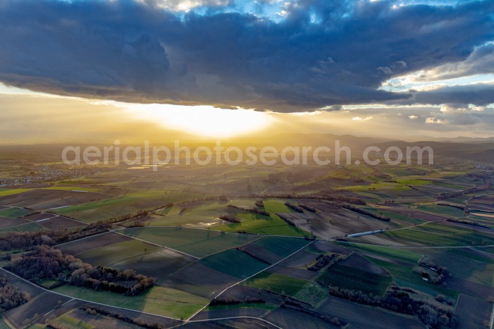 Aerial photograph Kapsweyer - Weather situation with cloud formation and light reflections at sunrise ueber of Rheinebene of Suedpflalz in Kapsweyer in the state Rhineland-Palatinate, Germany