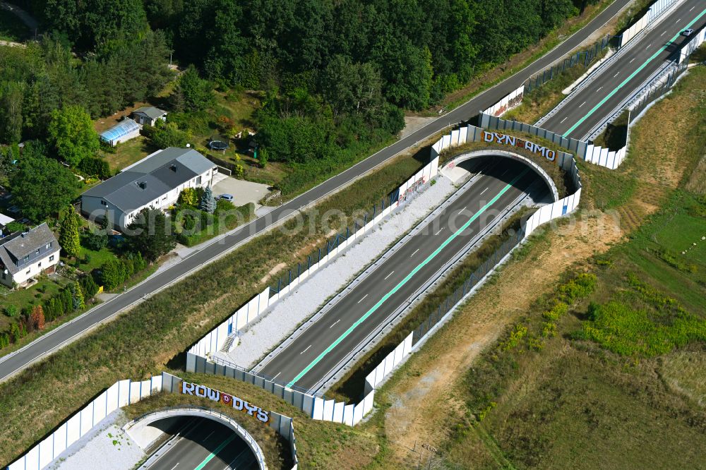 Aerial photograph Feldschlößchen - Bridge structure of a wildlife bridge designed as a green bridge - wildlife crossing bridge over the road S177 Kamenzer Strasse in Feldschloesschen in the state Saxony, Germany