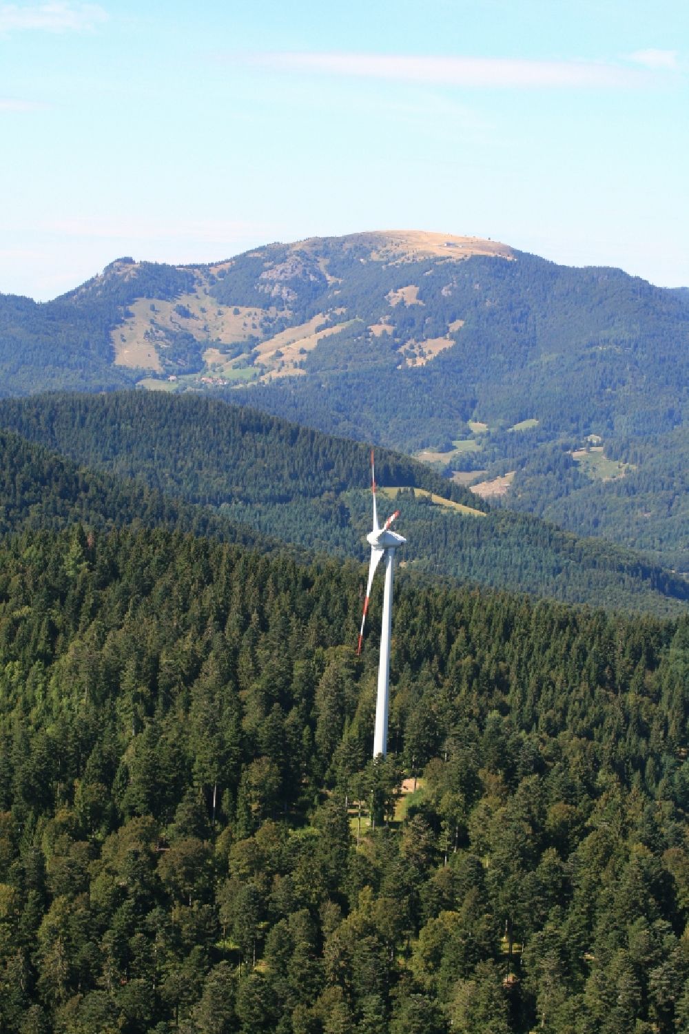 Fröhnd from the bird's eye view: Wind turbine generators (WTG ) - wind turbine in the Black Forest in Froehnd in the state of Baden-Wuerttemberg. View to the Belchen