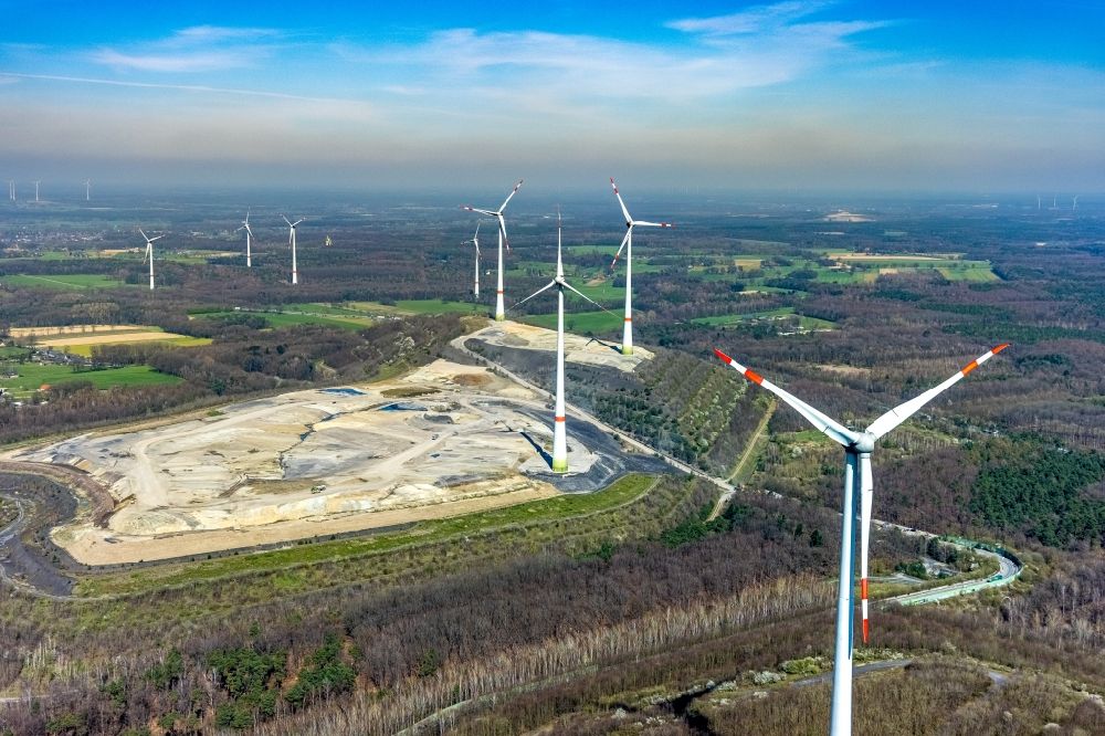 Aerial image Bruckhausen - Wind turbines on the site of the former mining dump Lohberg in Bruckhausen in the state of North Rhine-Westphalia, Germany