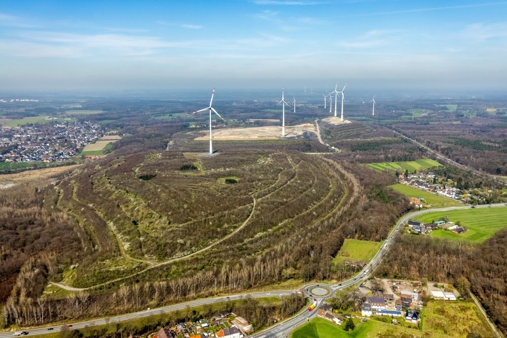 Bruckhausen from above - Wind turbines on the site of the former mining dump Lohberg in Bruckhausen in the state of North Rhine-Westphalia, Germany