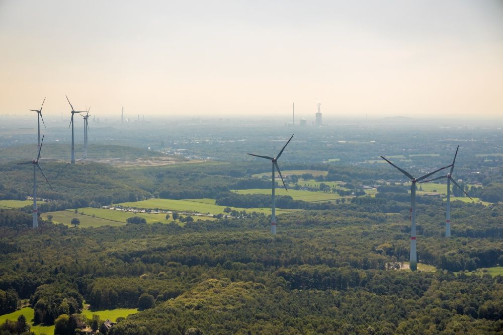 Hünxe from the bird's eye view: Wind turbines on the site of the former mining dump Lohberg in Huenxe in the state of North Rhine-Westphalia, Germany